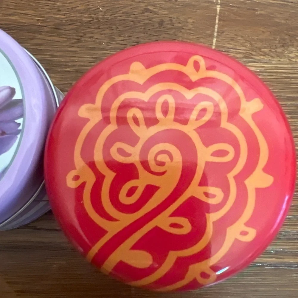 Set of 2 Scented Candles – Lilac Mist & Vanilla Decorative Tins 3.2 oz Each